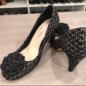 Authentic CHANEL CC Tweed Pumps Sz 10 Black White